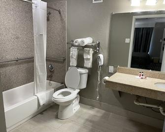 Days Inn & Suites by Wyndham Collierville Germantown Area - Collierville - Ванна кімната