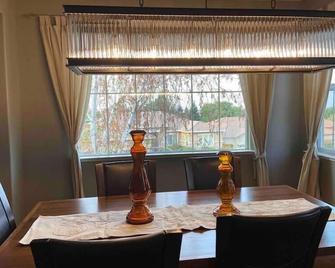 Gallinger · Fabulous Grand Home Pool~Jacuzzi Central Walkable - Folsom - Essbereich