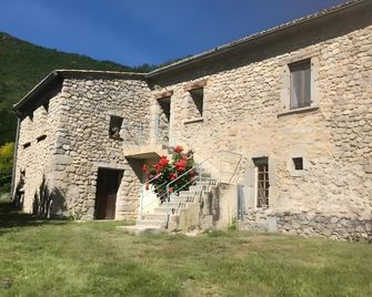 Exceptional Getaway in Drôme Provençale with Panoramic Views - La Motte-Chalançon - Edificio