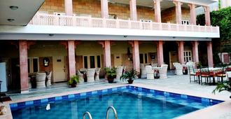 Suryaa Villa - A City Centre Hotel - Jaipur - Piscina