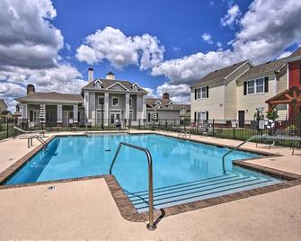 Walk to Lake Family Gem with Pool Access in Afton - Afton - Piscina