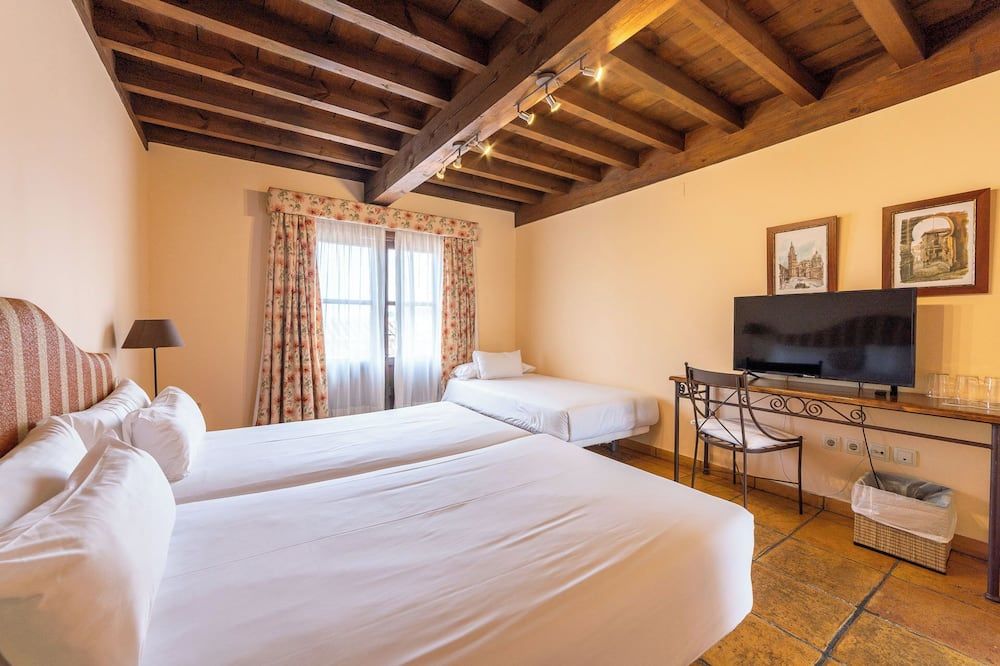 هوتل سيجارال دو كارافانتيس - طليطلة - غرفة نوم