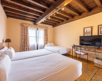 هوتل سيجارال دو كارافانتيس - طليطلة - غرفة نوم