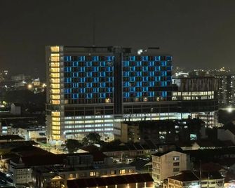 Fifth Avenue Hotel - George Town - Edificio