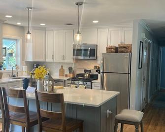 Newly Renovated Home in the Heart of the North Fork - Mattituck - Cocina