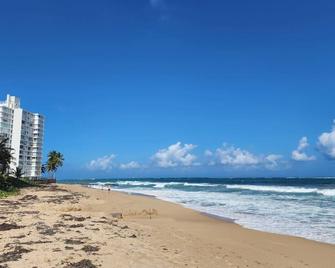 Gorgeous 1-Bedroom Beachside Suite - San Juan - Beach