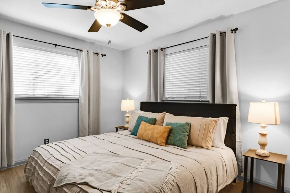 Cozy 1BD Space - Walkable to lively neighborhoods - דאלאס - חדר שינה