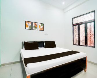 Spot On Hotel Vardaan - Prayagraj - Schlafzimmer