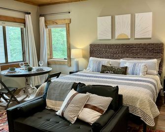 Cloud Nine – Romantic Studio by Trails & Lift - Angel Fire - Habitación