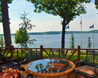 Waterfront Lodging on Dream Catcher point / Discount for the season. - Eucha - Balcón