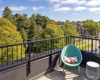 Hotel Give - Christchurch - Balcony