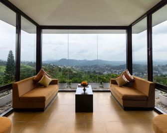 The Theva Residency - קאנדי - סלון