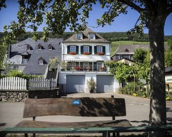 gold droplet - Piesport - Building