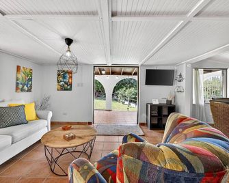 Escape to a Mountain Hideaway w- Jacuzzi & Scenic Views in Cayey - Cayey - Sala de estar