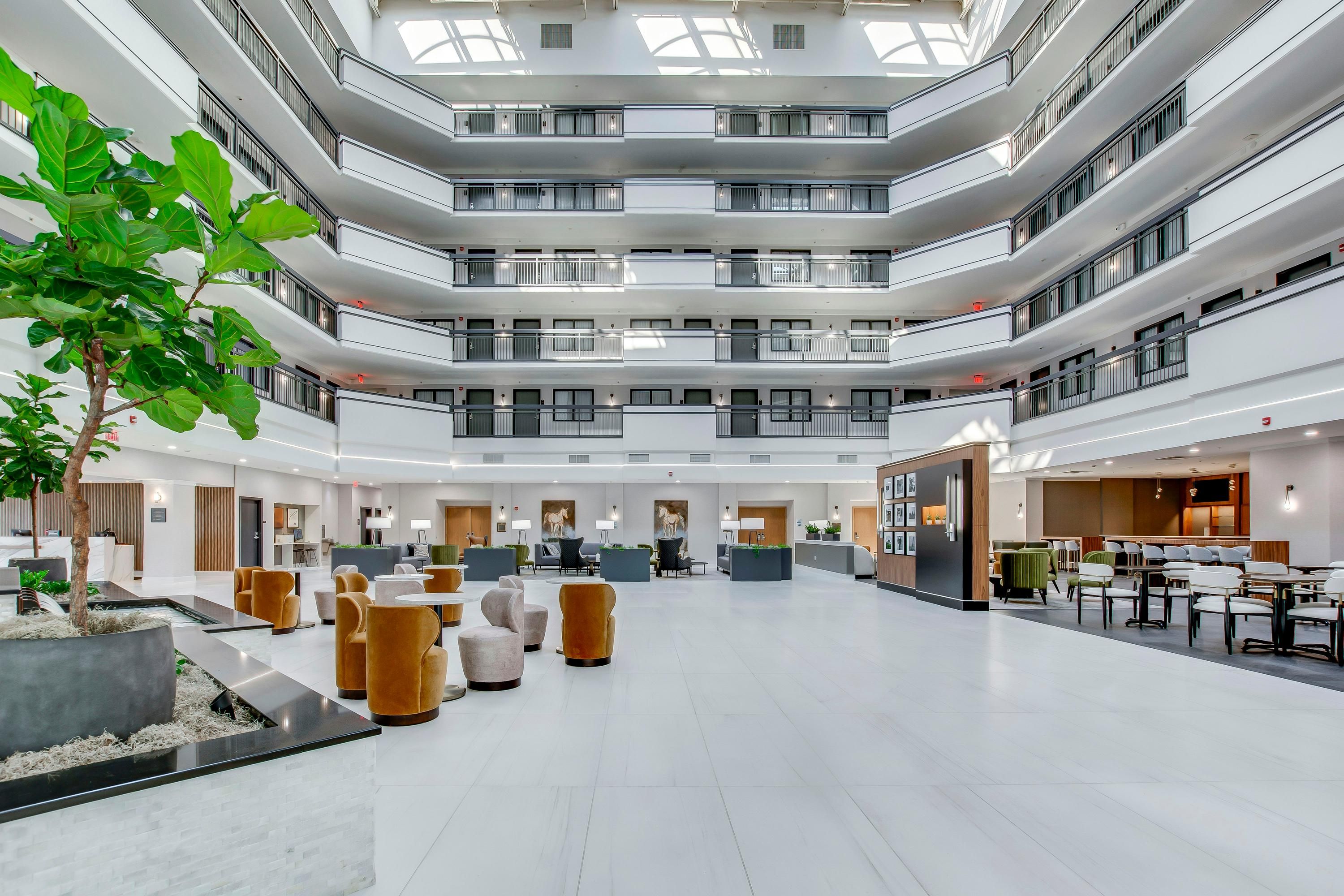 Embassy Suites by Hilton Louisville East - לואיסוויל - לובי