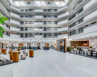 Embassy Suites by Hilton Louisville East - לואיסוויל - לובי