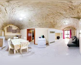 Just Music House Bnb,typical,15min Airpo - Bitonto - Dining room
