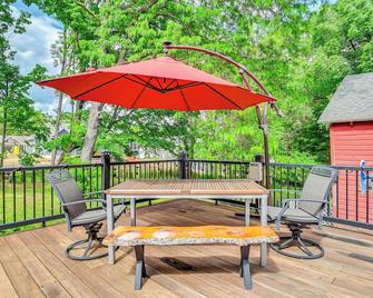 Charming Ballston Spa Home with Sauna and Private Pool - Ballston Spa - Balcony