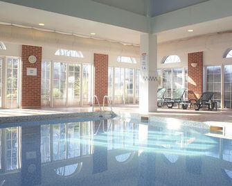 Holiday Inn Corby Kettering Hotel & Spa by IHG - Corby - Bazén
