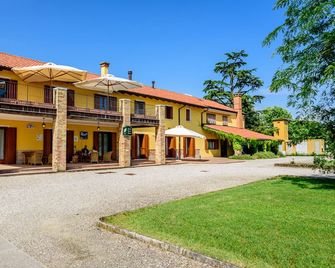 Fattoria 2, wide apartment in the farm courtyard - Palazzolo dello Stella - Gebouw