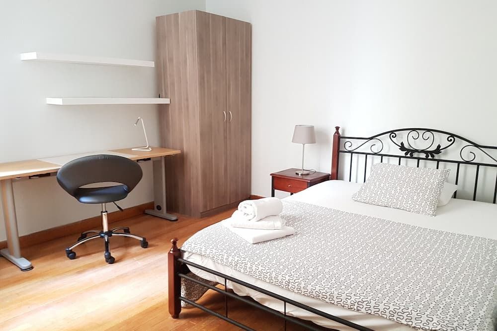 Erra - Taupe - Athens Center,140m²,4 Bd,2 Bath - אתונה - חדר שינה