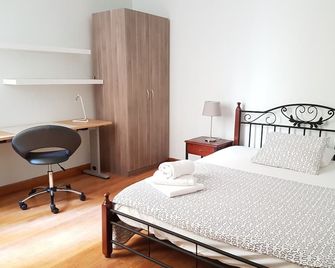 Erra - Taupe - Athens Center,140m²,4 Bd,2 Bath - אתונה - חדר שינה
