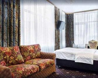 Grand Hotel Belorusskaya - Moscow - Bedroom