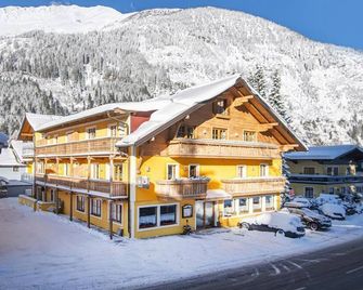 Familien Zimmer Deluxe Alpin - Alpinspa zur Post - Bockstein - Building
