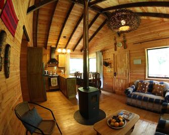 Cozy Cabin By The River. A Place To Relax And Enjoy Nature!!! - Loncoche - Sala de estar