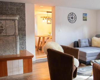 Ferienwohnung Slavica Dorfstrasse 94 Randa - Randa - Sala de estar