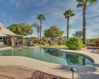Luxury Family friendly home with resort-like pool and backyard on golf course! - Goodyear - Bazén