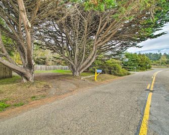 Villa Verona Beach Retreat with Outdoor Space - Fort Bragg - Vista del exterior