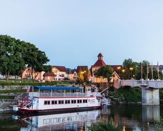 Located Right In Downtown Frankenmuth! Walk To Town! Minutes To Birch Run! - Frankenmuth