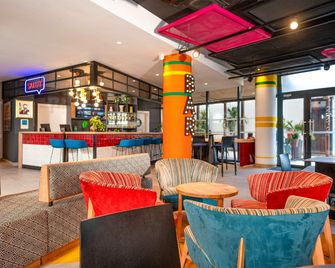 Ibis Styles Dakar - דקר - בר