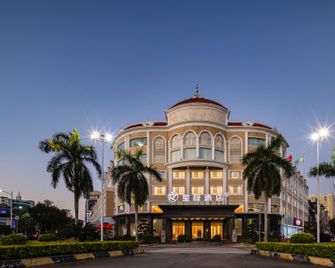 Starway Dongxing Port Hotel - Fangchenggang - Building