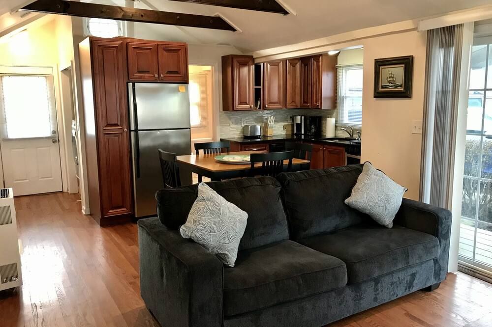 A Great Escape !! One Of A Kind Waterfront Cottage.