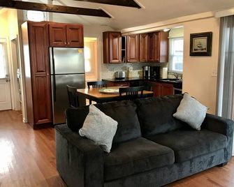 A Great Escape !! One Of A Kind Waterfront Cottage. - Highlands - Kitchen