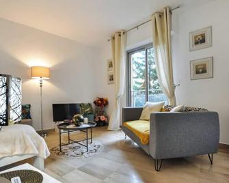 Nice studio for two close to the beaches of Cannes - Cannes - Sala de estar