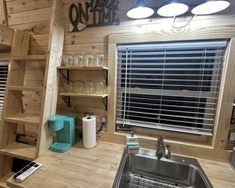 Lake Life Tiny House located on top of the water - Pool - 3 Kayaks - Beautiful! - Douglas