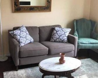 Gold Country Living near Yosemite - Jamestown - Soggiorno