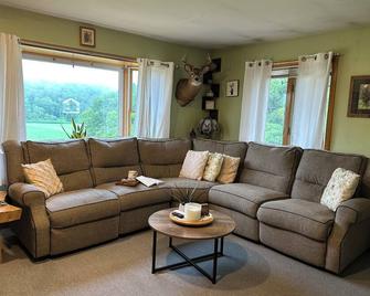 The Maple House - Rochester - Living room