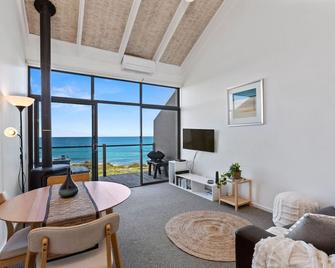 12 Whitecrest Great Ocean Road Resort - Ocean Views - Wongarra - Living room