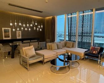 4leisure Suites Damac Esclusiva Towers - Riad - Wohnzimmer