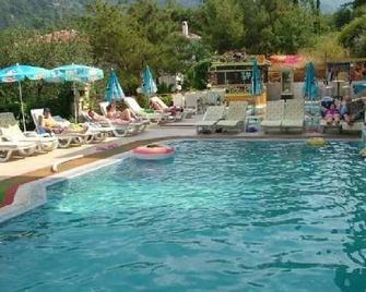 Castle Apart - İçmeler - Pool