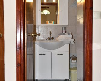 40 Platania Hotel - Loutra Edipsou - Bathroom