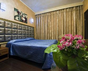 Hotel Bengasi - Moncalieri - Camera da letto