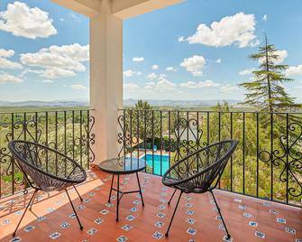 6 Bedroom Cozy Home In Lucena - Lucena - Balcony