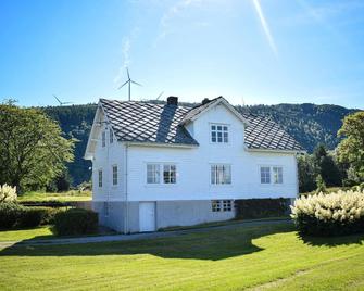 Awesome home in Fitjar with WiFi - Fitjar - Building
