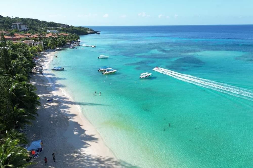 B. Apart Hotel - Coxen Hole - Ranta