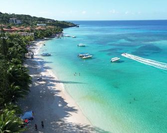 B. Apart Hotel - Coxen Hole - Ranta